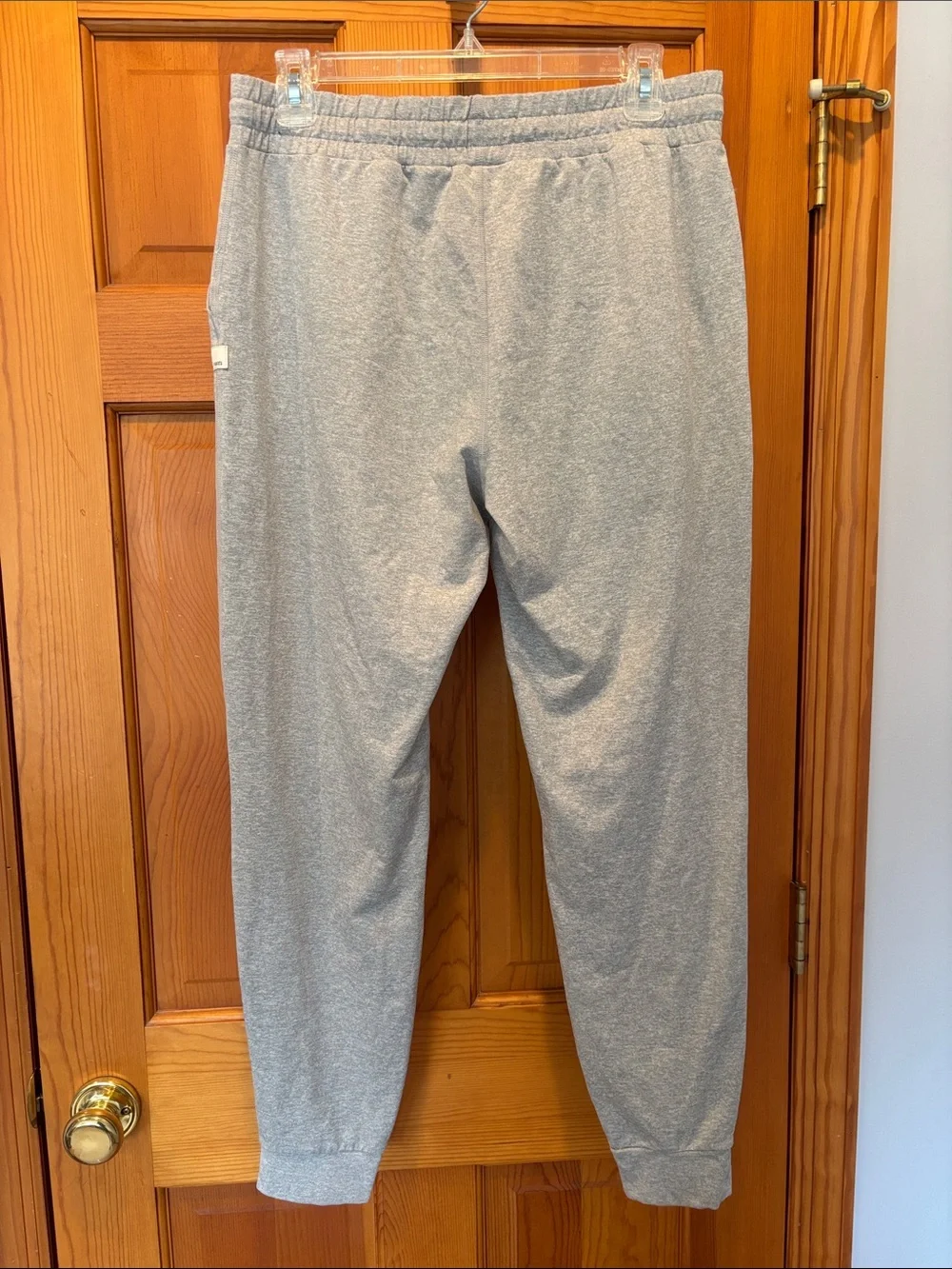 Vuori Women's Performance Jogger in Pale Grey Heather Size Medium Long